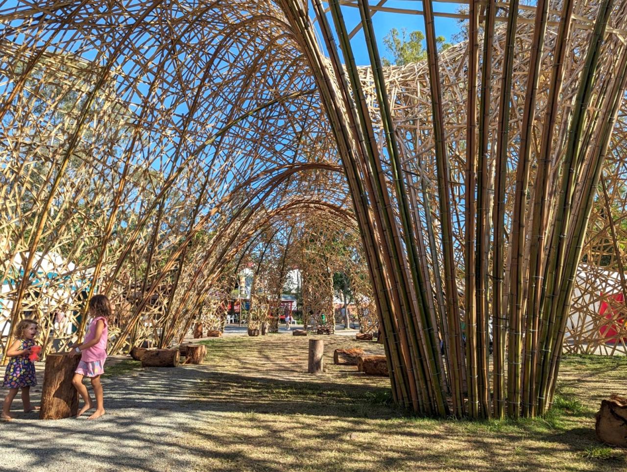 BIM建筑|‘蛹’入口展馆 / Cave Urban