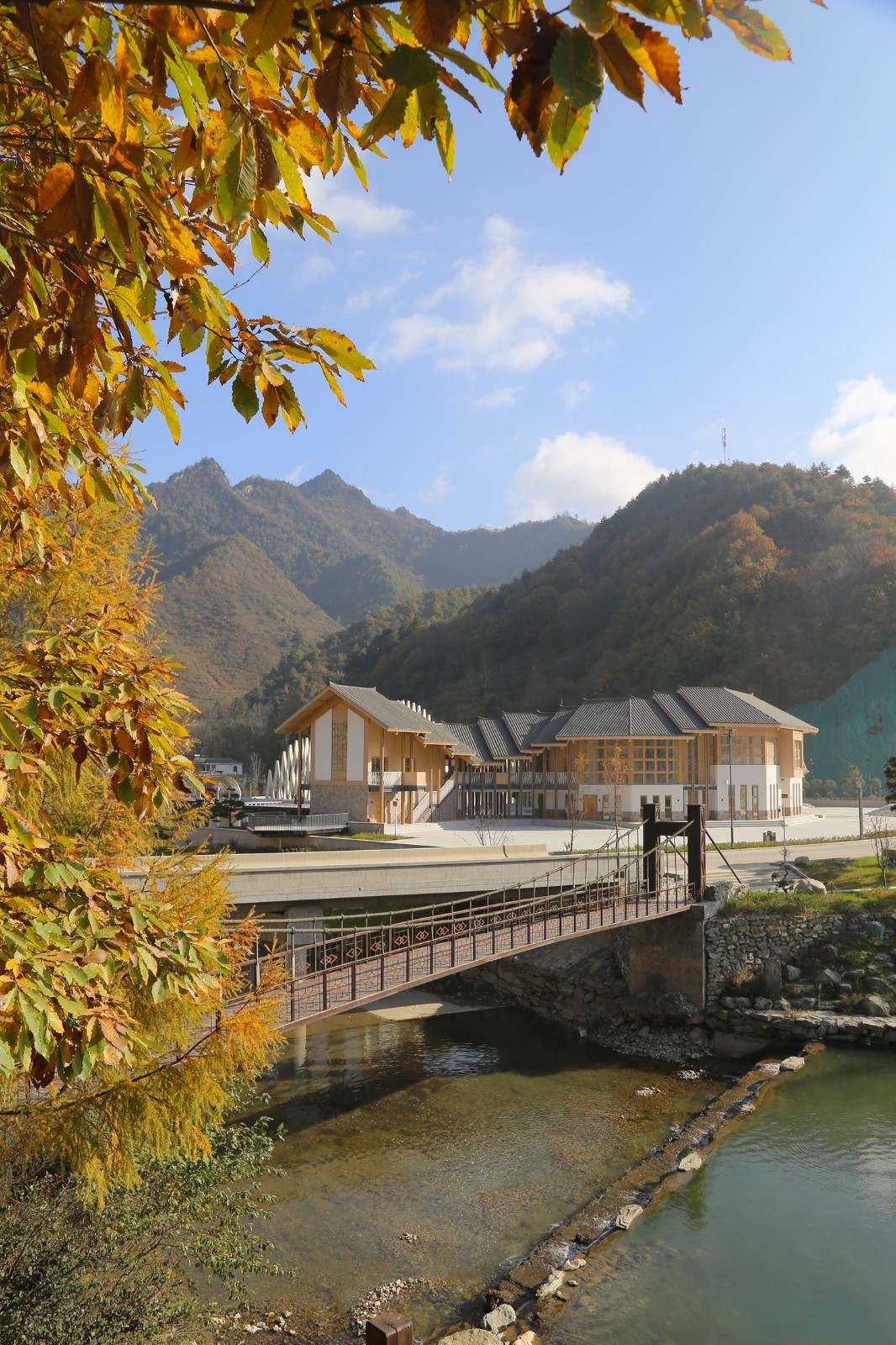 BIM建筑|龙形建筑：康县全域旅游游客集散中心 / 共生建筑Farmerson Architects