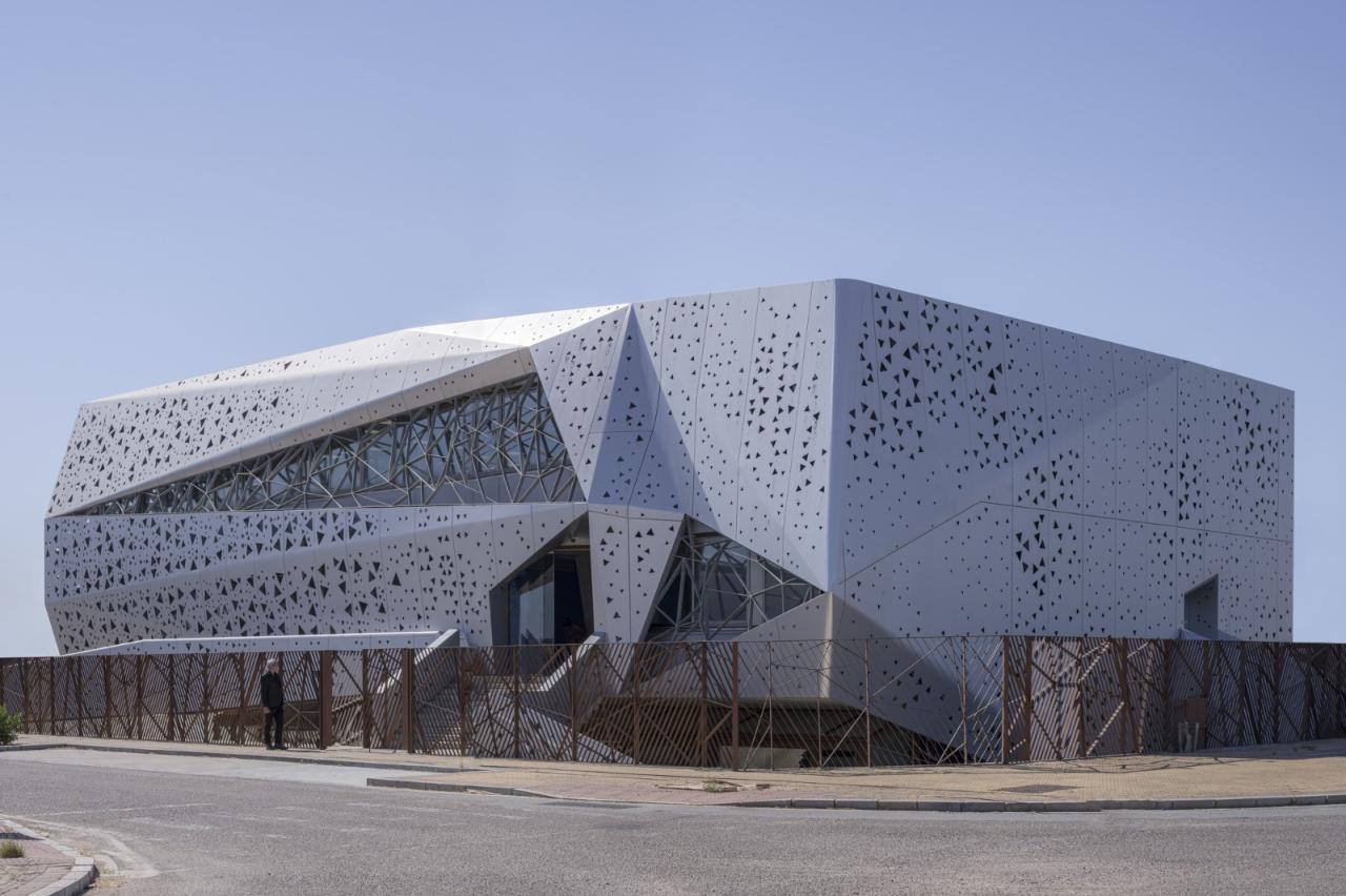 BIM建筑|微生物化学实验室 / PENELAS ARCHITECTS