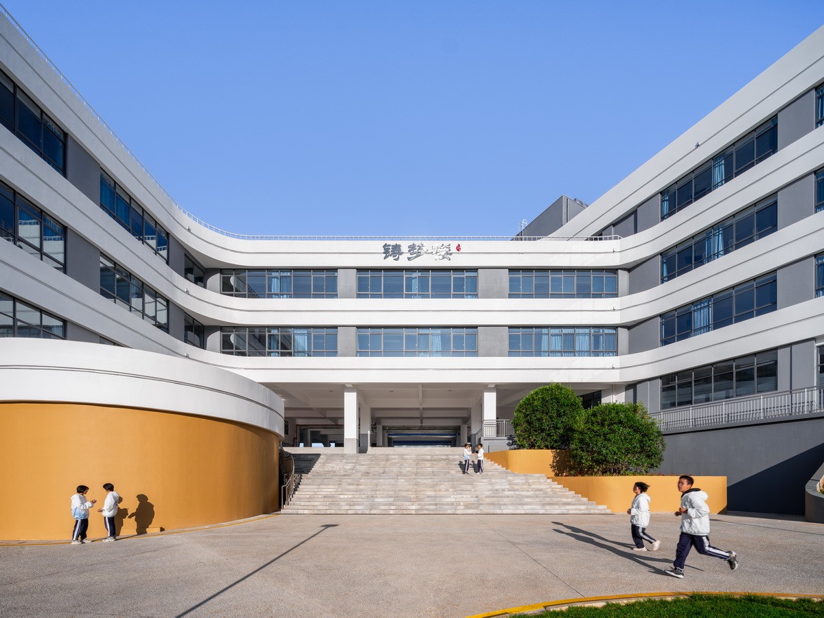 BIM建筑|在山边眺望云朵:云南省玉溪弘玉中学设计记 / 思序产教融合研究中心