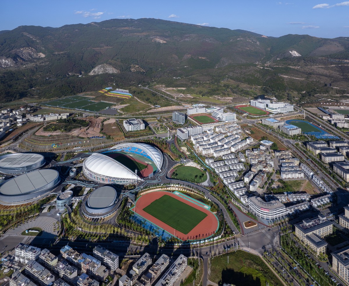 BIM建筑|在山边眺望云朵:云南省玉溪弘玉中学设计记 / 思序产教融合研究中心