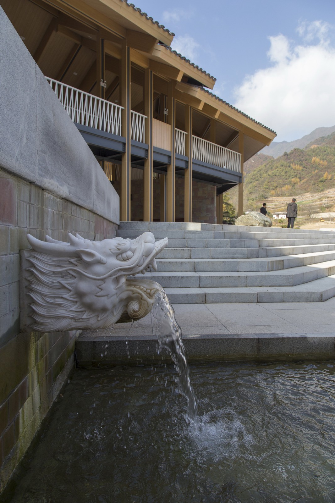 BIM建筑|龙形建筑：康县全域旅游游客集散中心 / 共生建筑Farmerson Architects