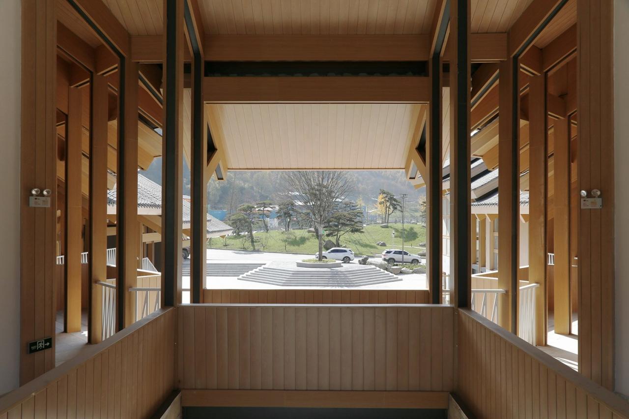 BIM建筑|龙形建筑：康县全域旅游游客集散中心 / 共生建筑Farmerson Architects