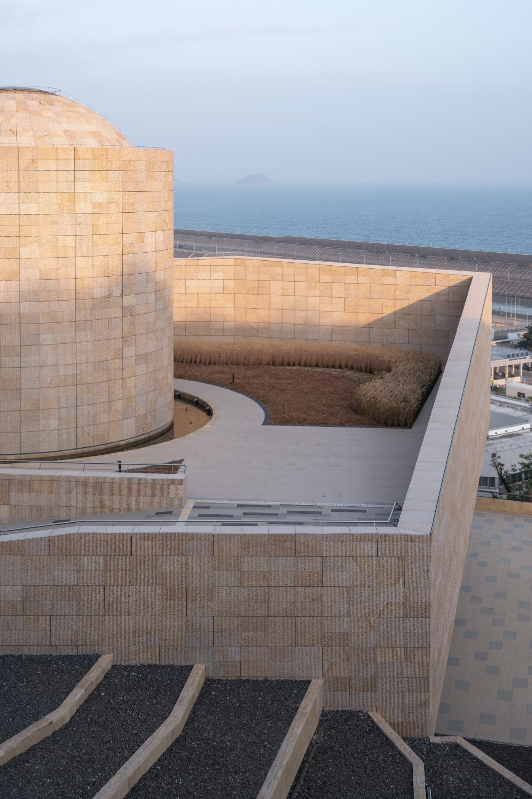 BIM建筑|大亚湾核能科技馆 / 易加独特视野 + 华艺设计