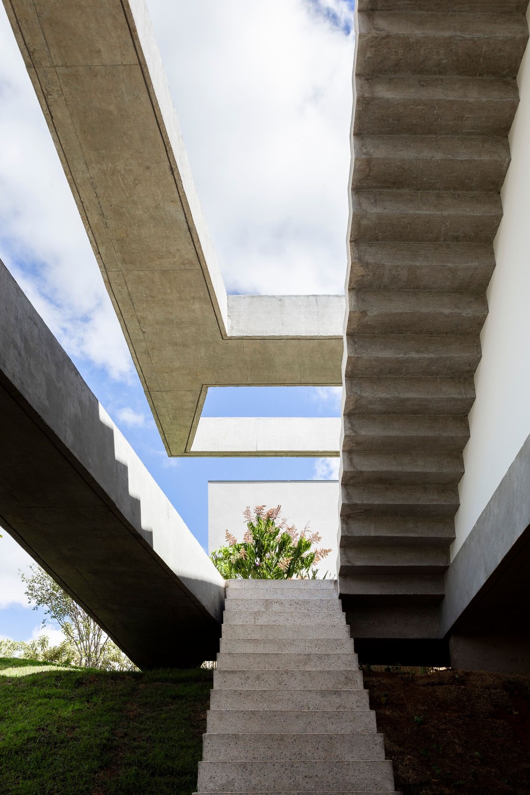 BIM建筑|减法屋 / FGMF