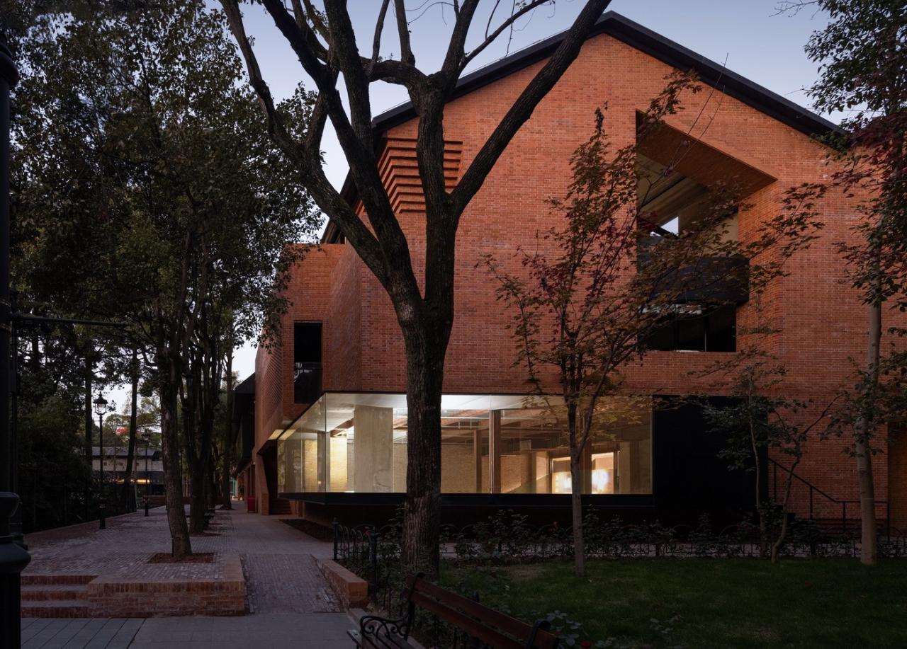 BIM建筑|动力车间 / 本哲建筑