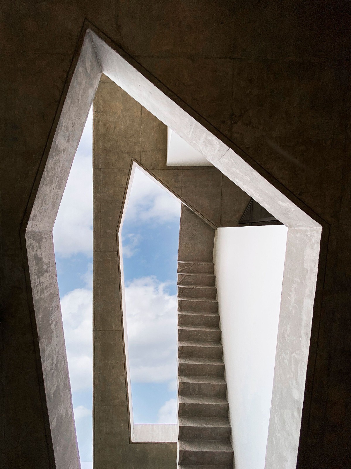 BIM建筑|减法屋 / FGMF