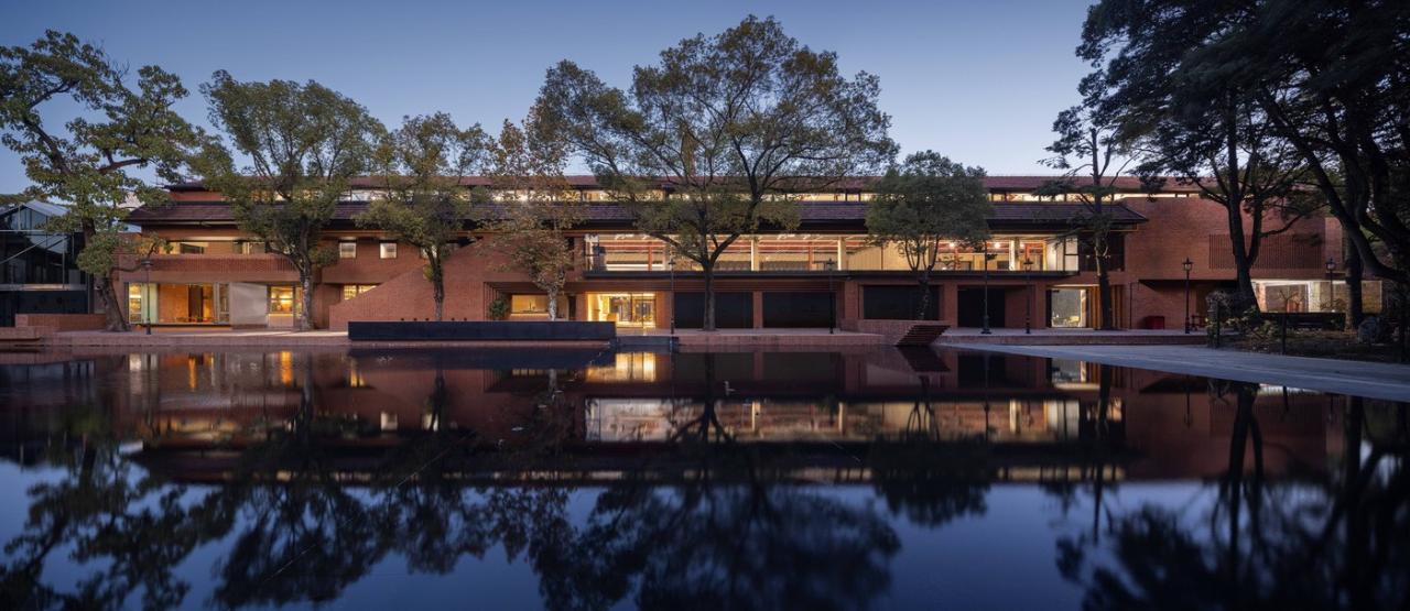 BIM建筑|动力车间 / 本哲建筑