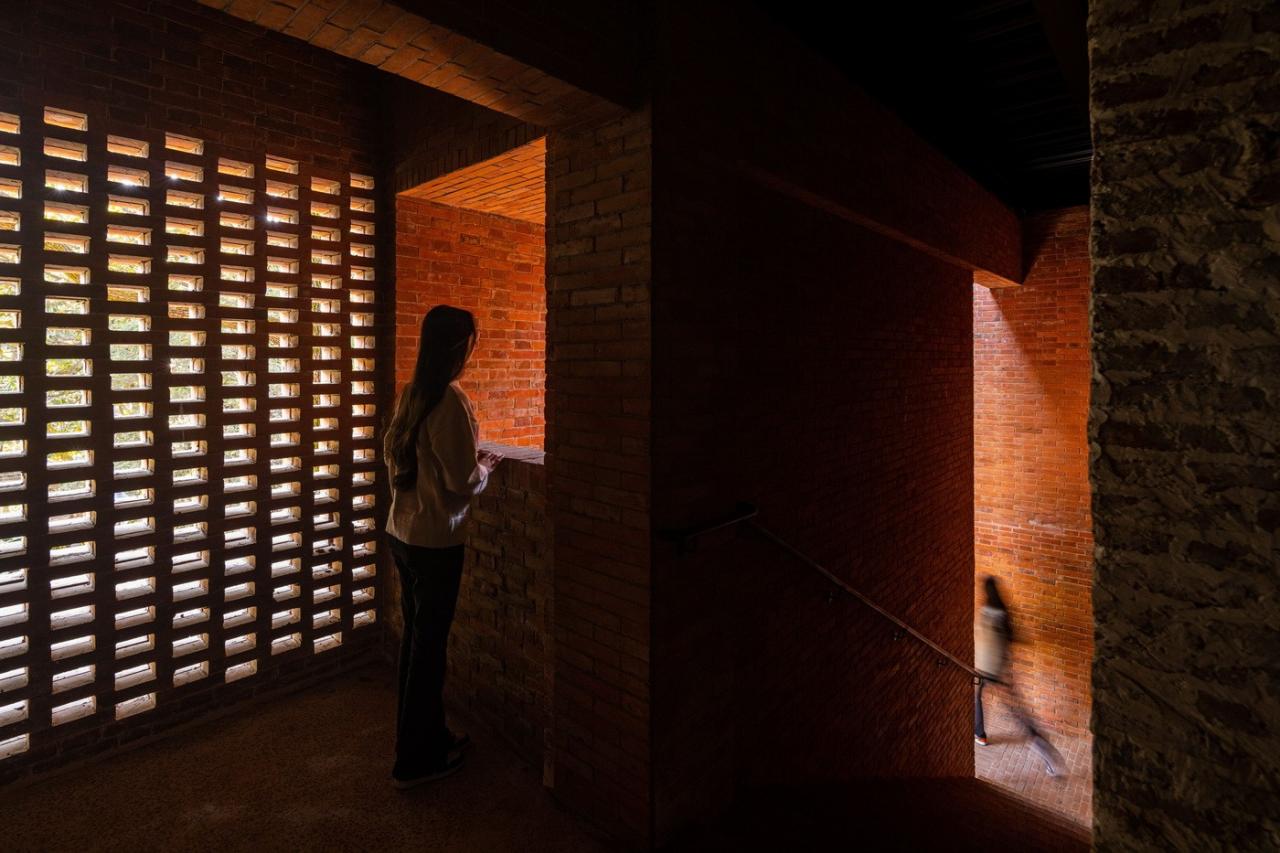 BIM建筑|动力车间 / 本哲建筑