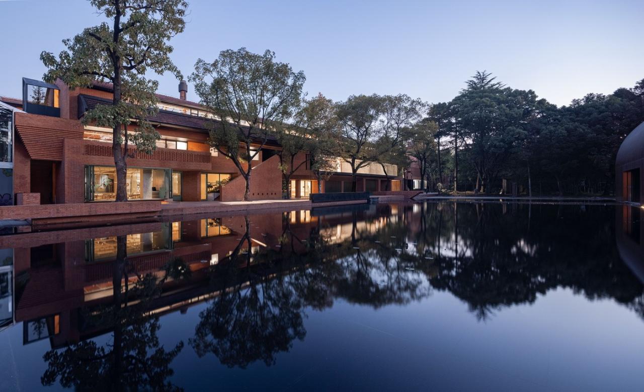 BIM建筑|动力车间 / 本哲建筑