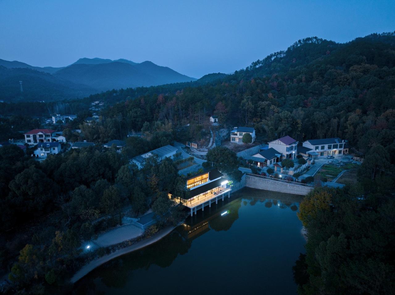 BIM建筑|大沙里乡村咖啡书屋 / 之行建筑