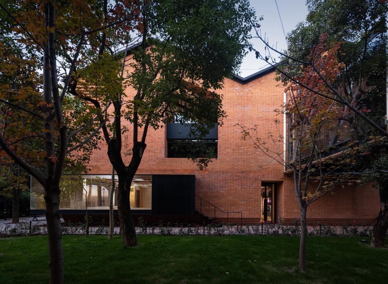 BIM建筑|动力车间 / 本哲建筑