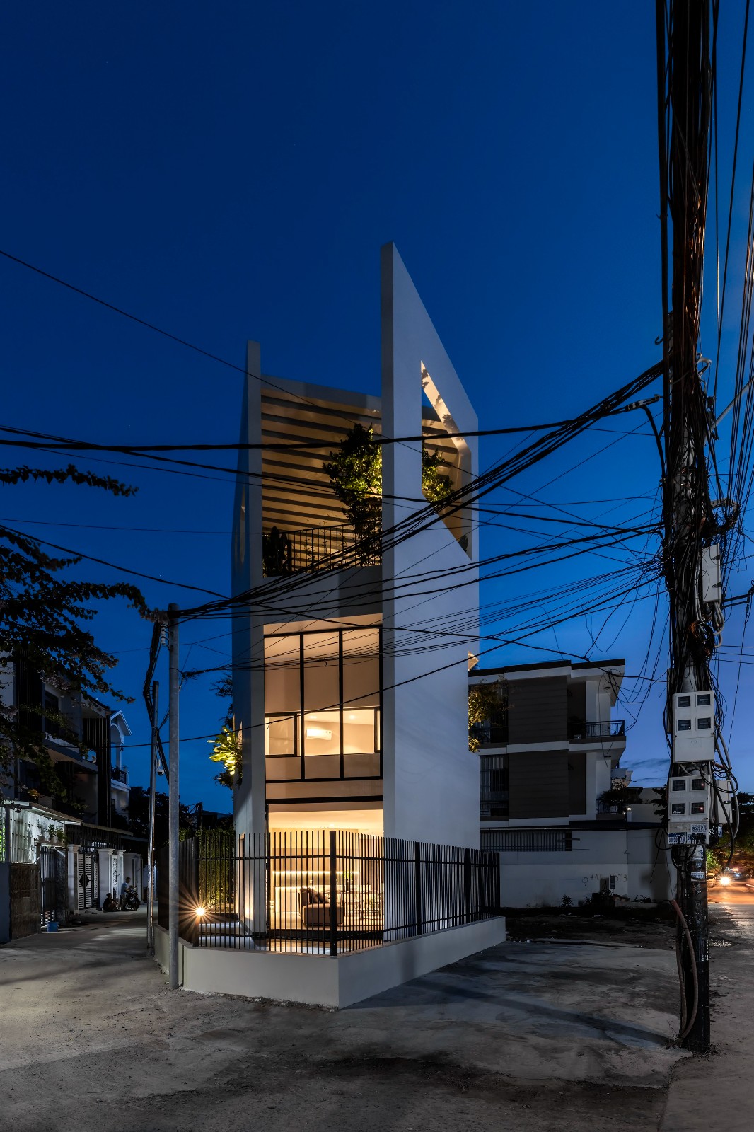 BIM建筑|天空花园别墅 / Pham Huu Son Architects