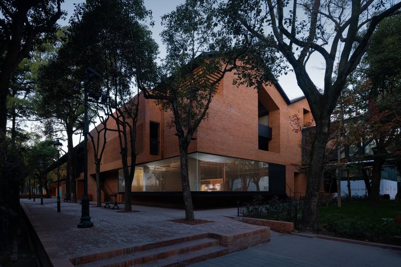 BIM建筑|动力车间 / 本哲建筑