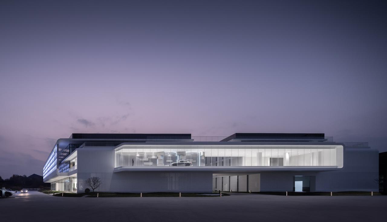 BIM建筑|充分考虑在地化和适应性，打造BMW宝马“绿星灯塔” / ARCHIHOPE