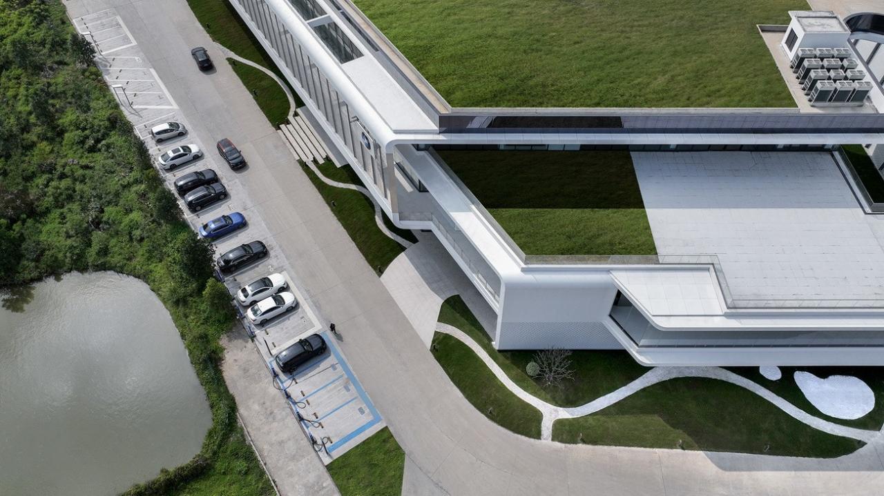 BIM建筑|充分考虑在地化和适应性，打造BMW宝马“绿星灯塔” / ARCHIHOPE