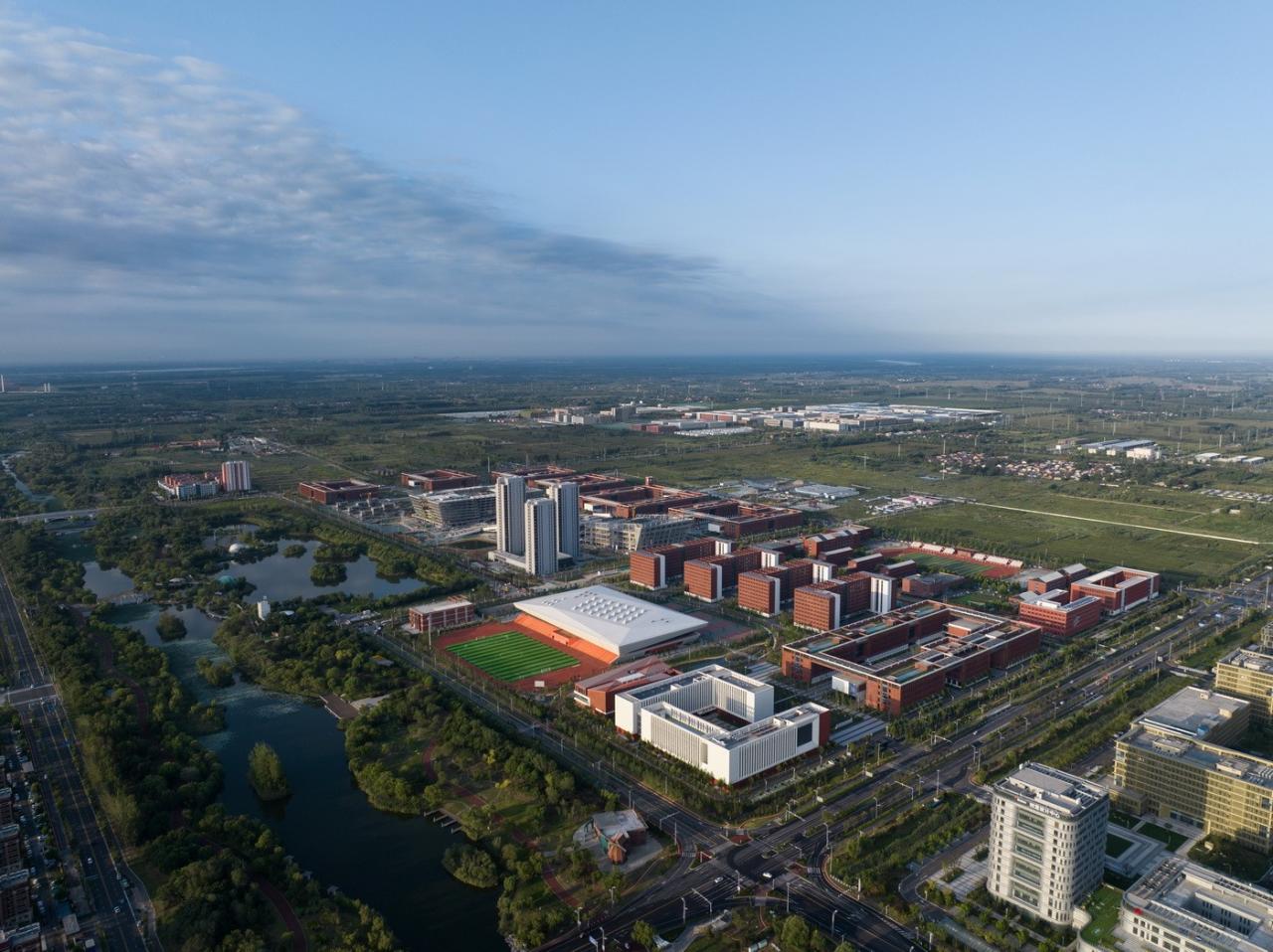 BIM建筑|白鹭齐飞 湿地展翼：渤海科技大学体育馆 /中科院建筑设计研究院有限公司