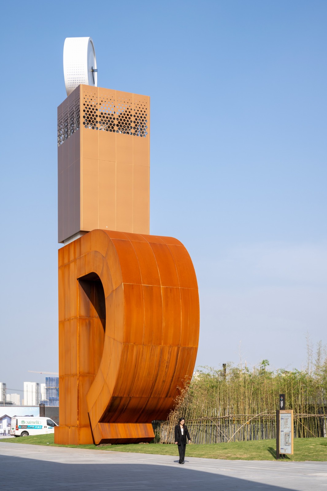 BIM建筑|跳舞的iD人 / SPARK