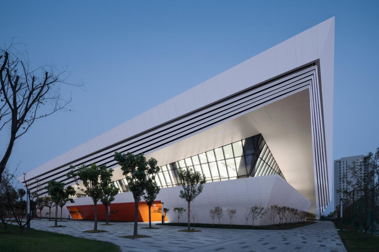 BIM建筑|白鹭齐飞 湿地展翼：渤海科技大学体育馆 /中科院建筑设计研究院有限公司