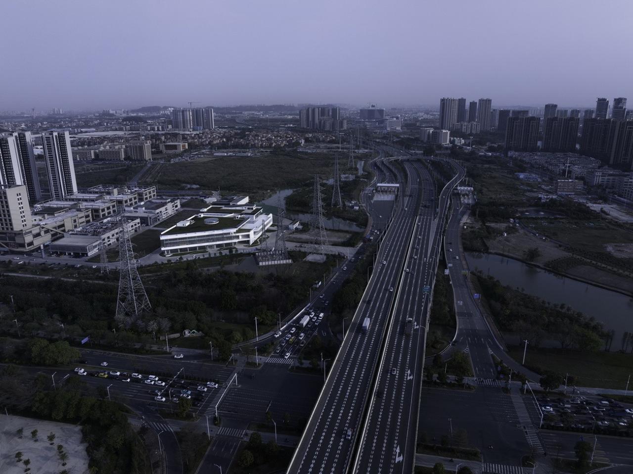 BIM建筑|充分考虑在地化和适应性，打造BMW宝马“绿星灯塔” / ARCHIHOPE