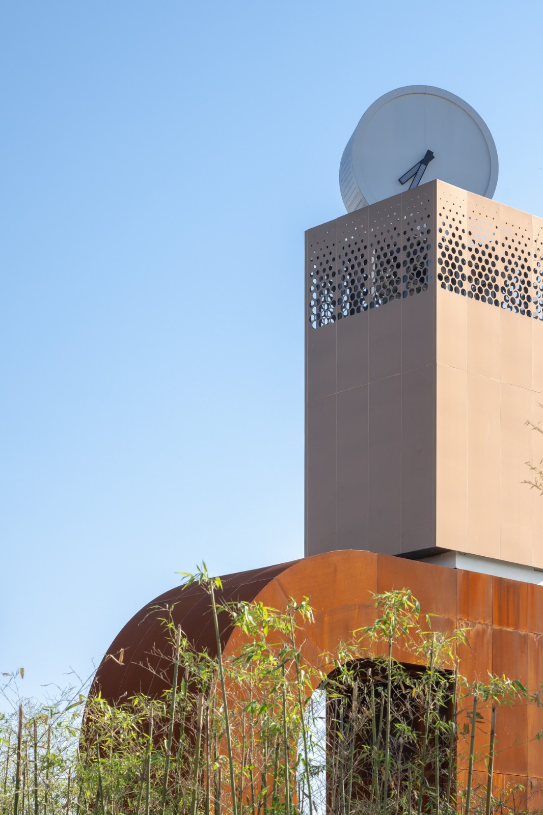 BIM建筑|跳舞的iD人 / SPARK