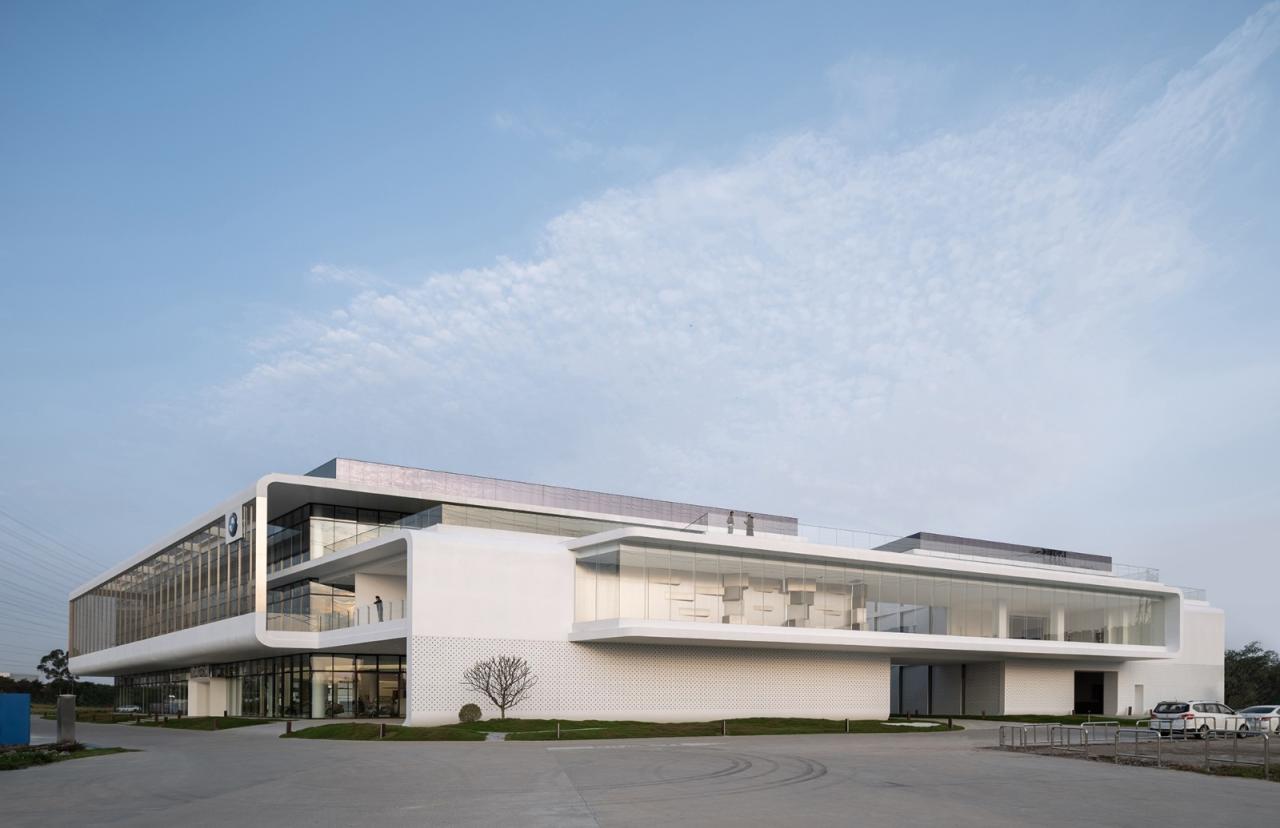 BIM建筑|充分考虑在地化和适应性，打造BMW宝马“绿星灯塔” / ARCHIHOPE