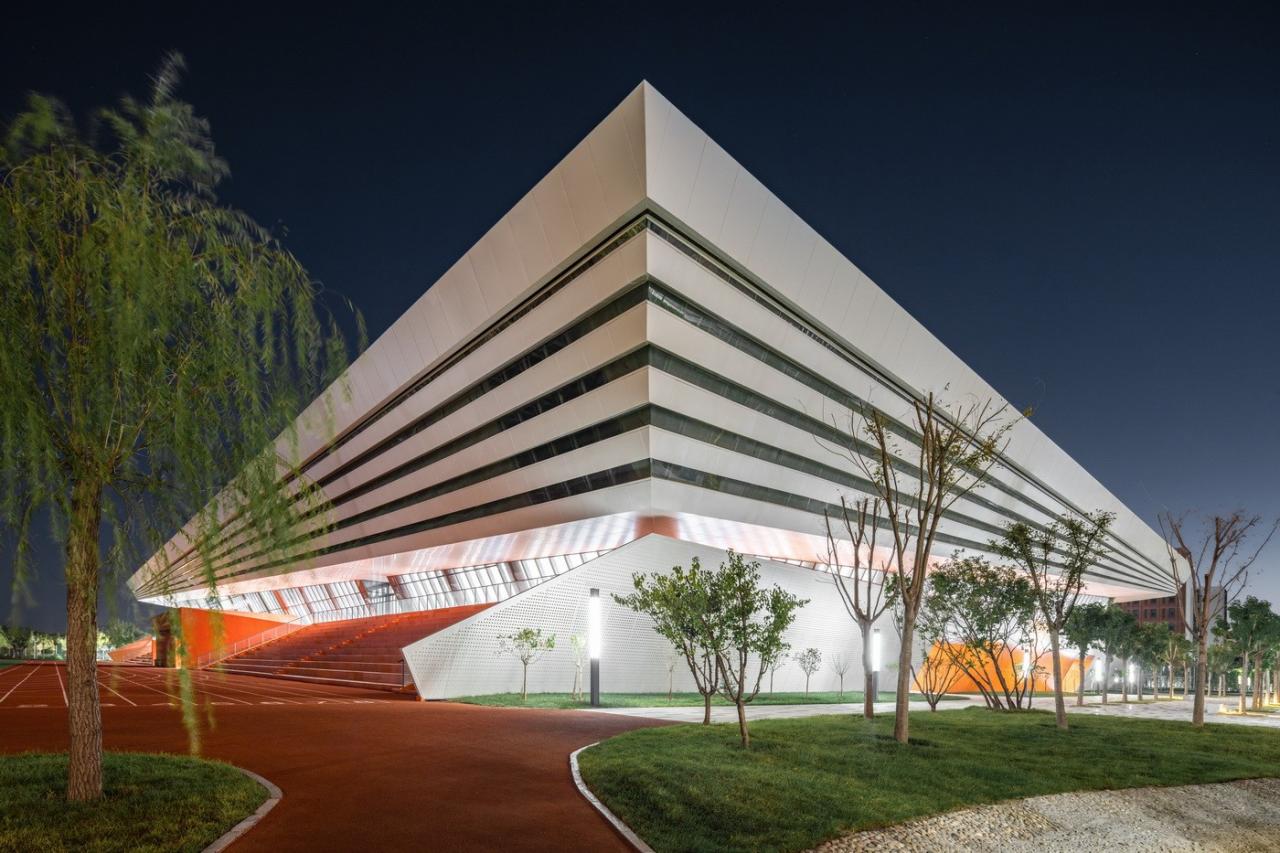 BIM建筑|白鹭齐飞 湿地展翼：渤海科技大学体育馆 /中科院建筑设计研究院有限公司