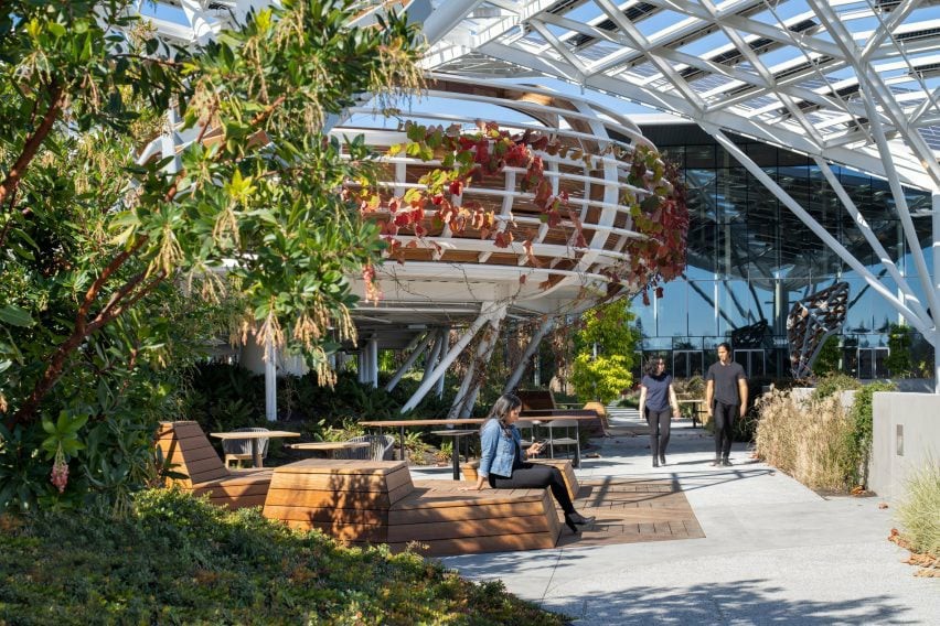 BIM建筑|英伟达建造光伏板树状网格工作空间