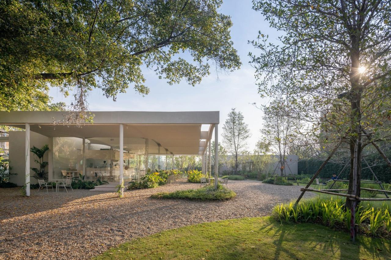 BIM建筑|小火炉&小树桩咖啡店和游乐场 / NITAPROW