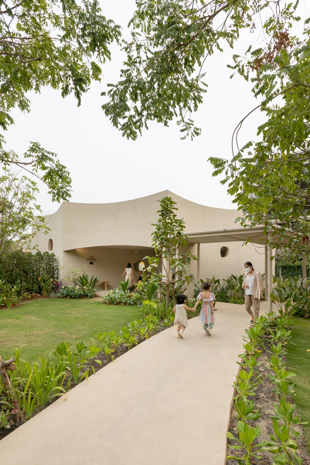 BIM建筑|小火炉&小树桩咖啡店和游乐场 / NITAPROW