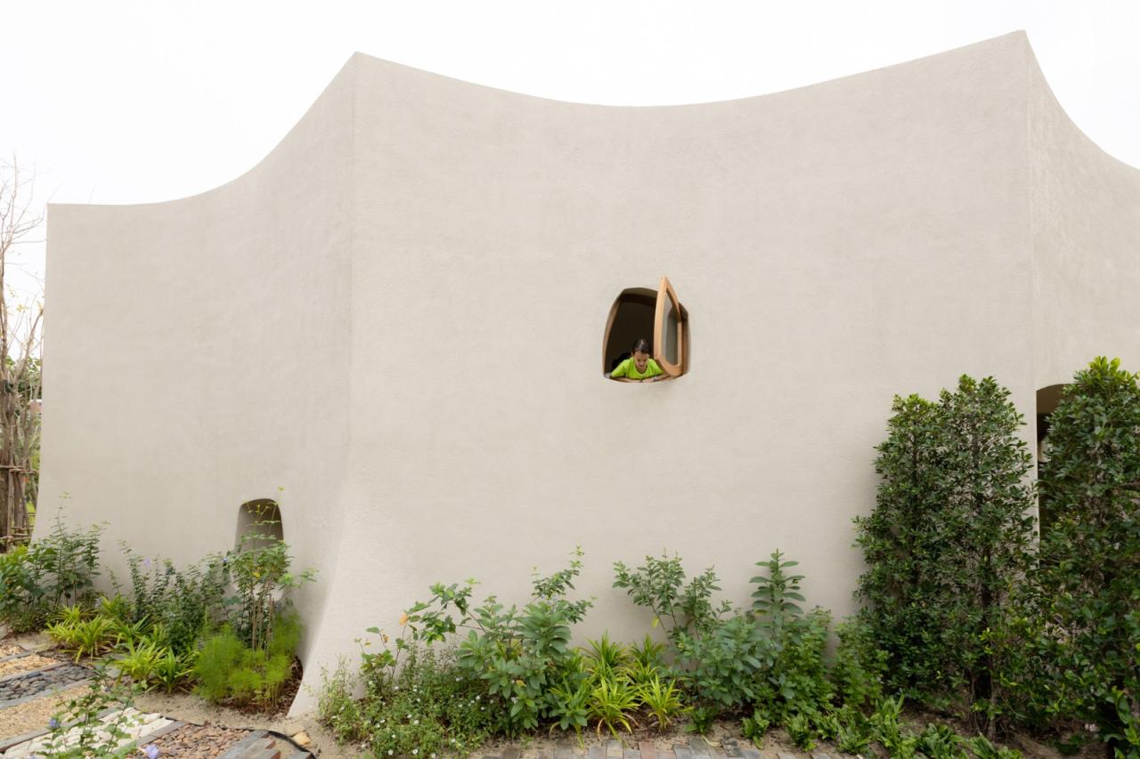 BIM建筑|小火炉&小树桩咖啡店和游乐场 / NITAPROW