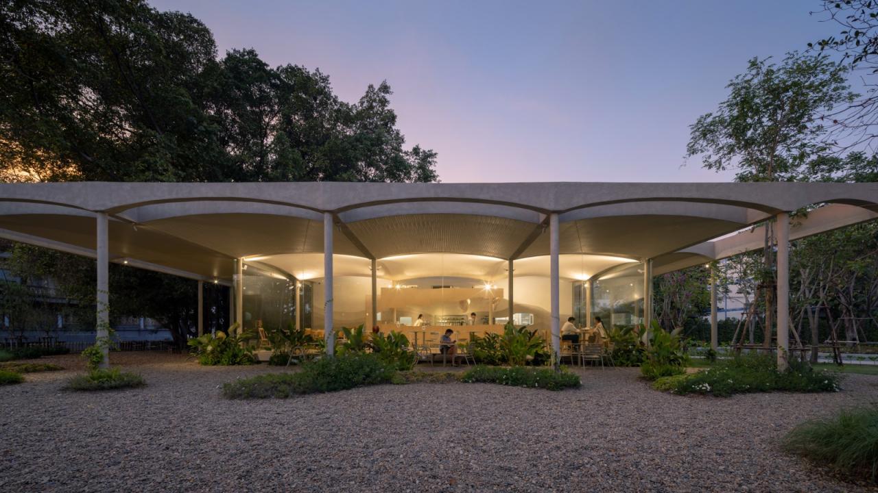 BIM建筑|小火炉&小树桩咖啡店和游乐场 / NITAPROW