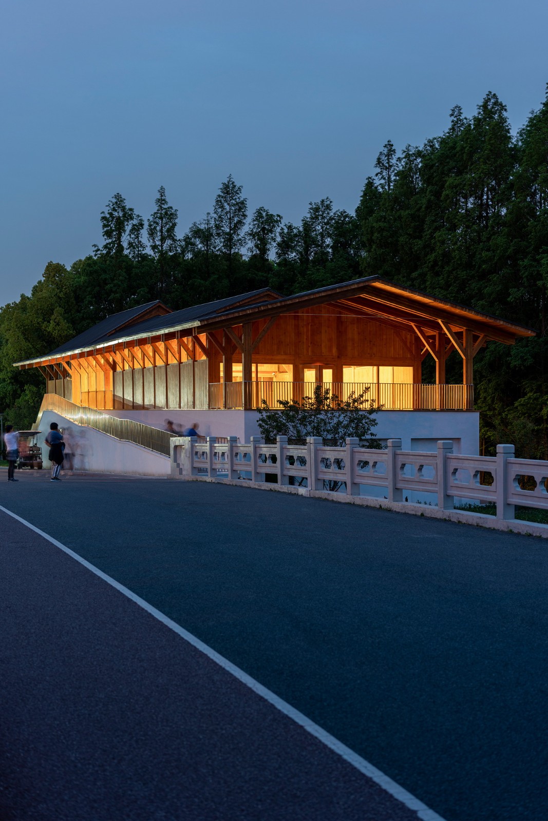 BIM建筑|上海长宁环城生态公园带市民服务驿站 / 致正建筑工作室 + 冶是建筑