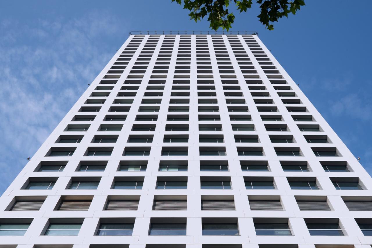 BIM建筑|在上海市中心营造“垂直城市绿洲”：LuOne凯德晶萃广场 / 萨夫迪建筑事务所