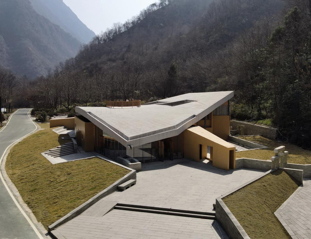 BIM建筑|唐家河自然教育中心 / 合造社建筑设计