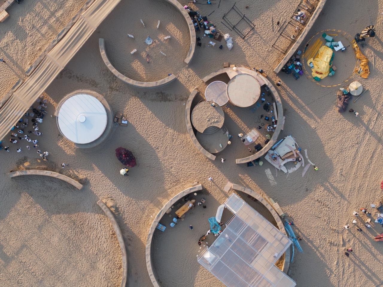 BIM建筑|候鸟沙城 ：“2024阿那亚戏剧节”新作 / 马岩松