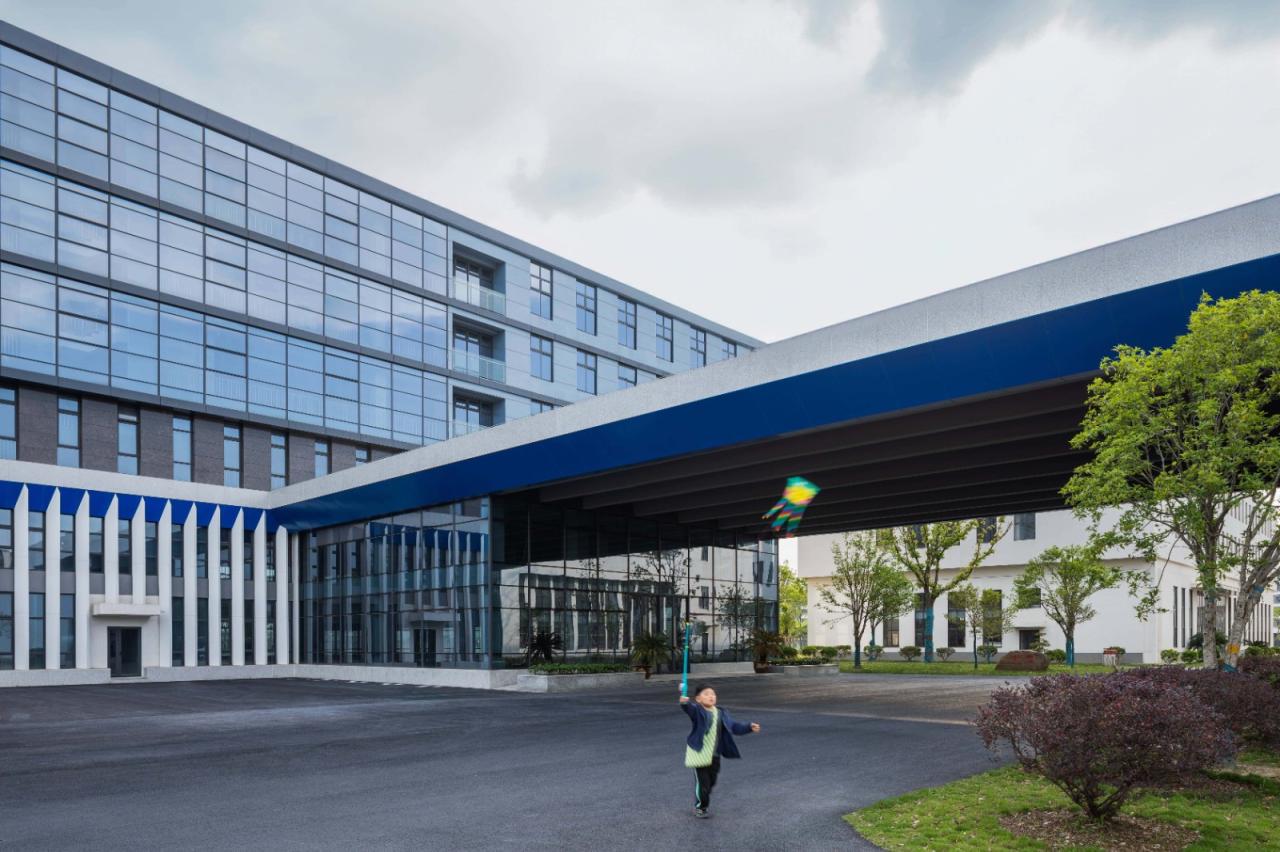 BIM建筑|美术馆语境下的温情工厂/ 田字格建筑事务所