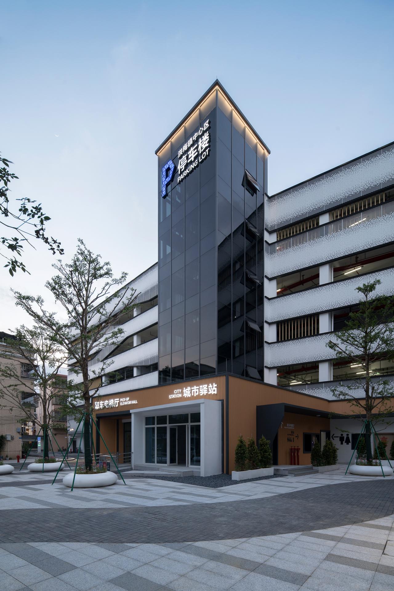 BIM建筑|洪梅镇中心区停车楼：小镇“边角地”的重生 / 森磊国际