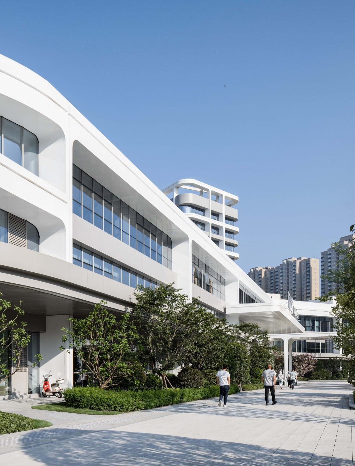 BIM建筑|去医院化：一座温暖的白色城堡-安康市高新医院 / UUA建筑师事务所