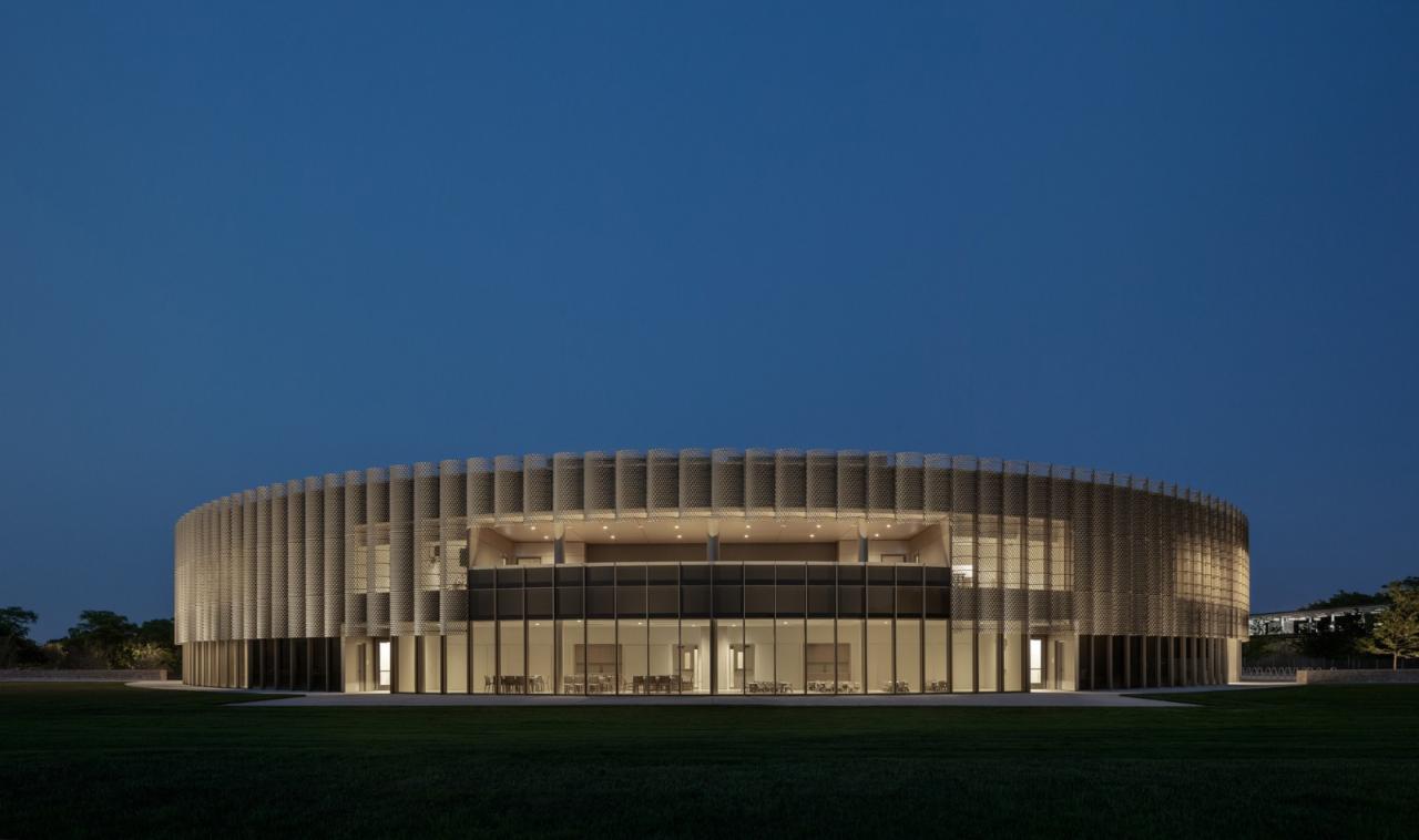 BIM建筑|芝加哥公园区总部和体育馆 / John Ronan Architects