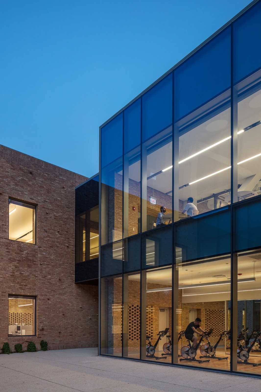 BIM建筑|芝加哥公园区总部和体育馆 / John Ronan Architects