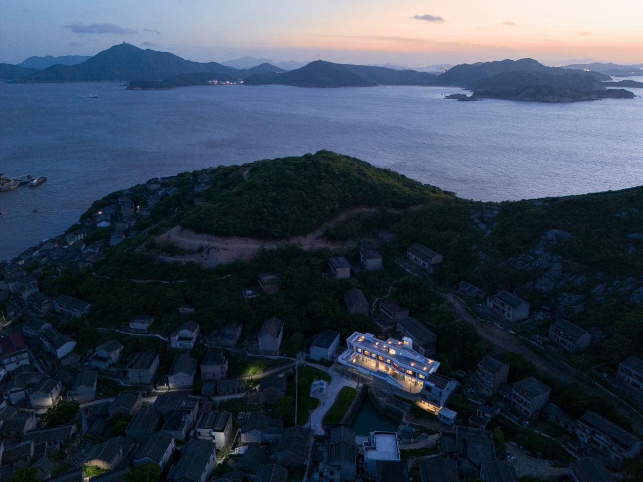 BIM建筑|孤岛浮舟：舟山柴山岛托老所 / 孟凡浩-line+建筑事务所