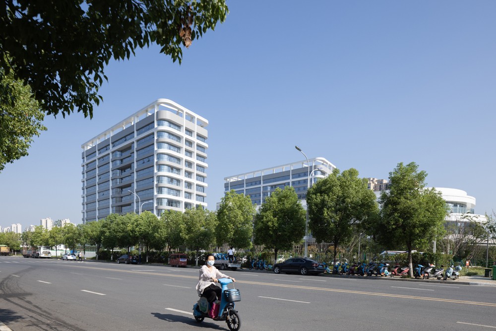 BIM建筑|去医院化：一座温暖的白色城堡-安康市高新医院 / UUA建筑师事务所