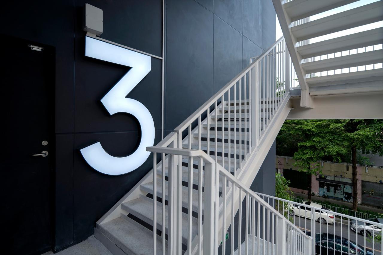 BIM建筑|洪梅镇中心区停车楼：小镇“边角地”的重生 / 森磊国际