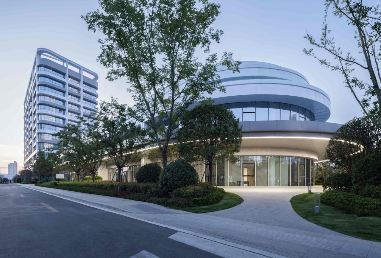 BIM建筑|去医院化：一座温暖的白色城堡-安康市高新医院 / UUA建筑师事务所