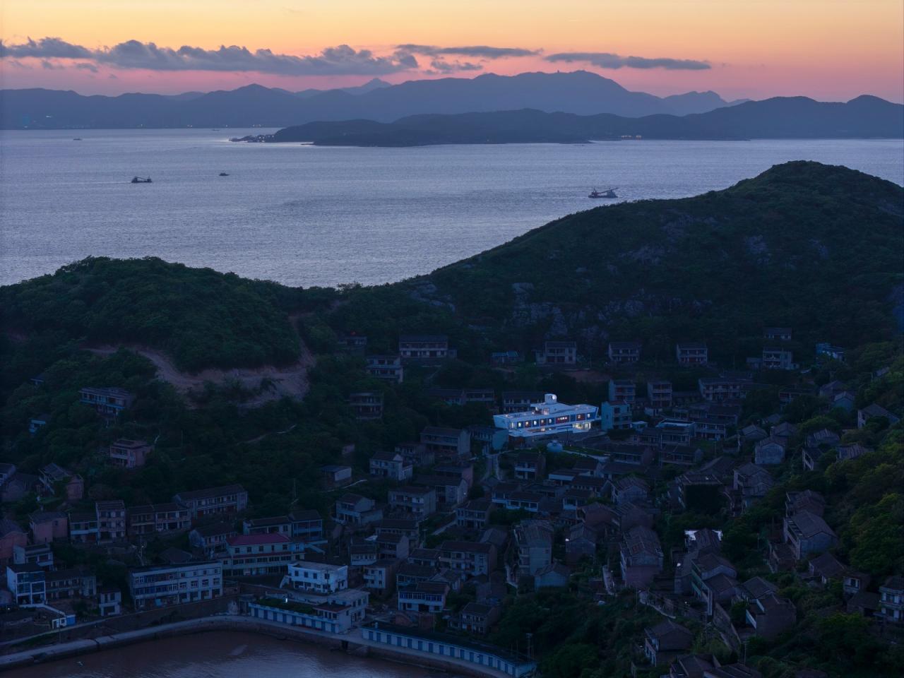 BIM建筑|孤岛浮舟：舟山柴山岛托老所 / 孟凡浩-line+建筑事务所