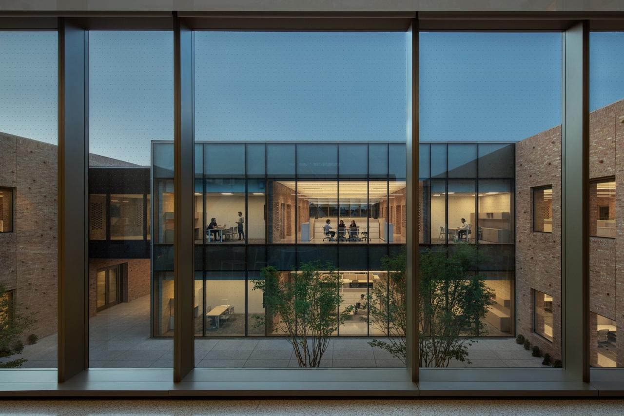 BIM建筑|芝加哥公园区总部和体育馆 / John Ronan Architects