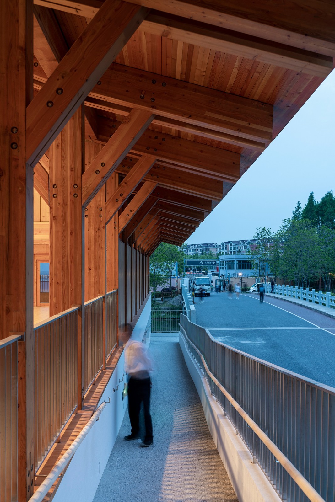 BIM建筑|上海长宁环城生态公园带市民服务驿站 / 致正建筑工作室 + 冶是建筑