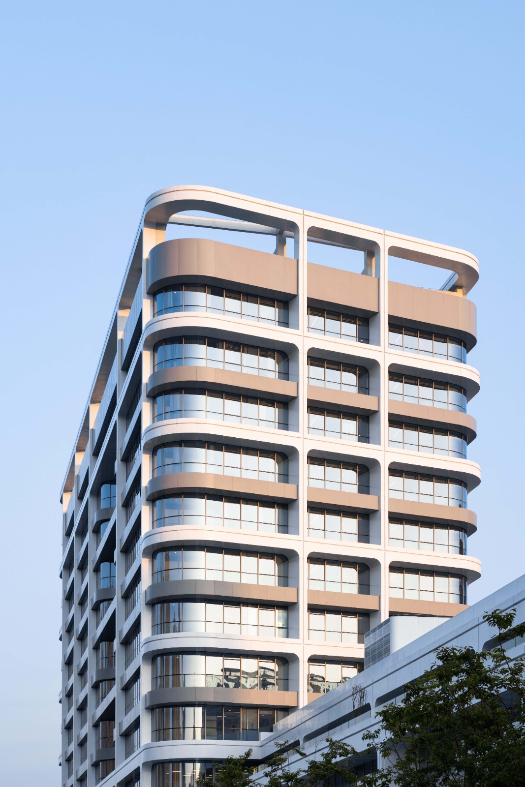 BIM建筑|去医院化：一座温暖的白色城堡-安康市高新医院 / UUA建筑师事务所