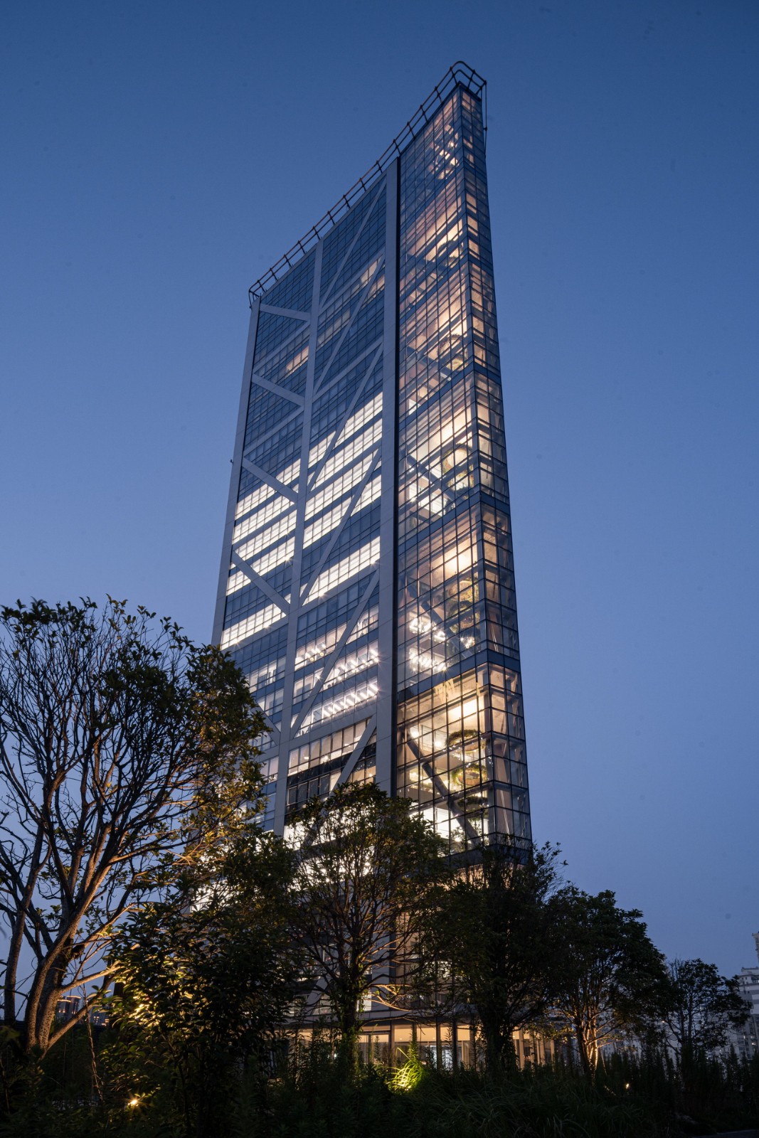 BIM建筑|在上海市中心营造“垂直城市绿洲”：LuOne凯德晶萃广场 / 萨夫迪建筑事务所